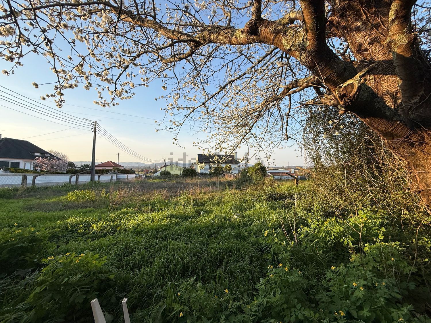小楼房或独栋别墅出售在 En13 s/n - 花园