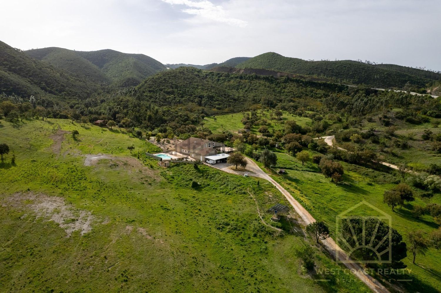 小楼房或独栋别墅出售在Estrada Sem Nome - 视线