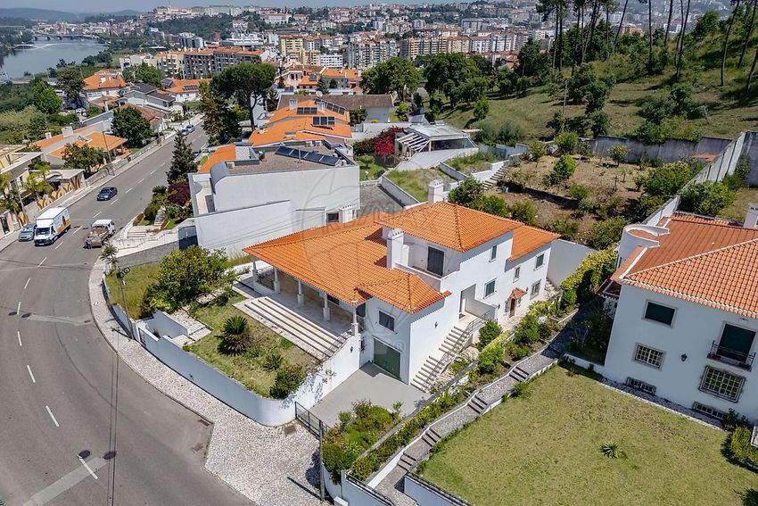 小楼房或独栋别墅出售在Rua Teófilo Braga
