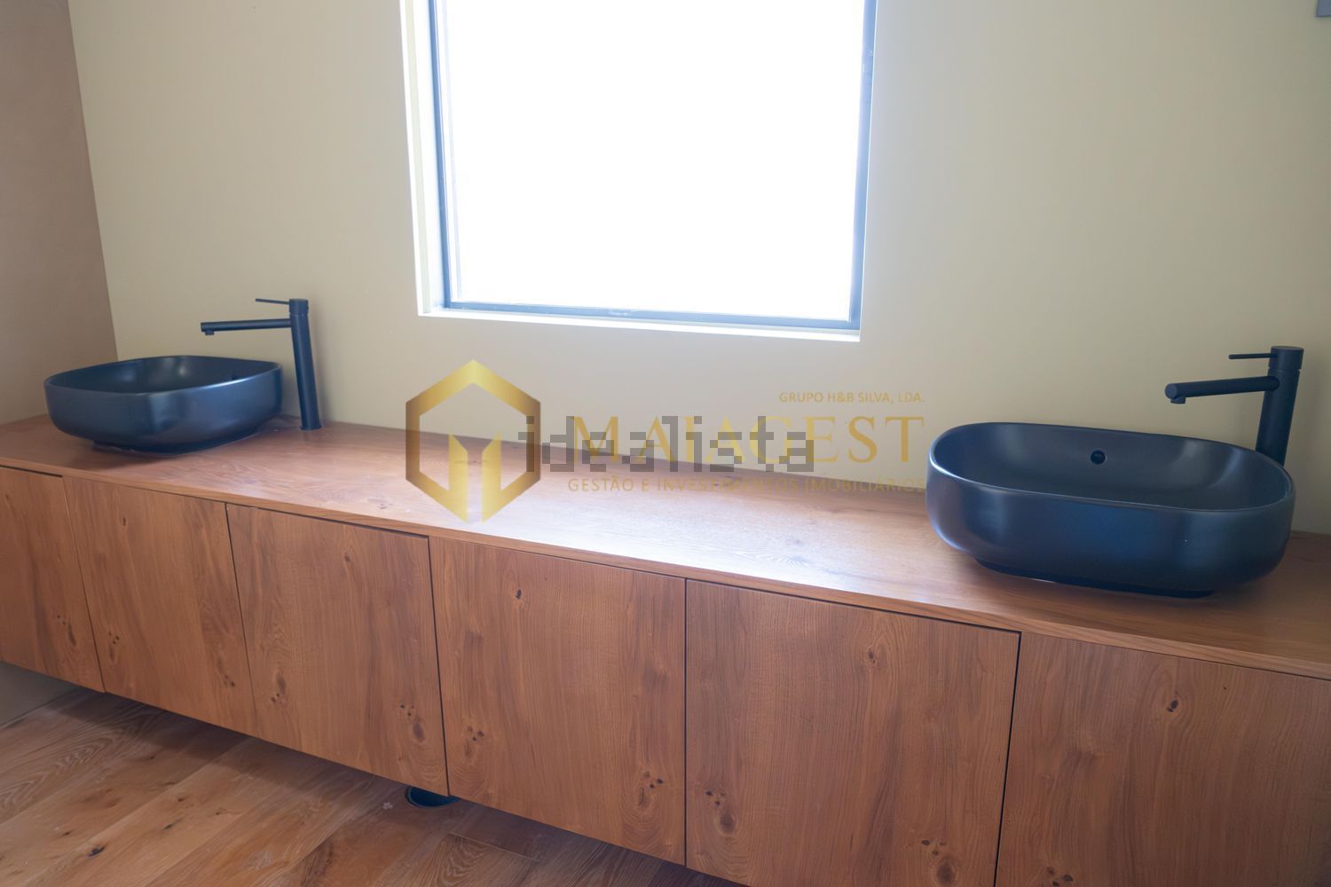 小楼房或独栋别墅出售在Rua Azenha de Cima - 卧室