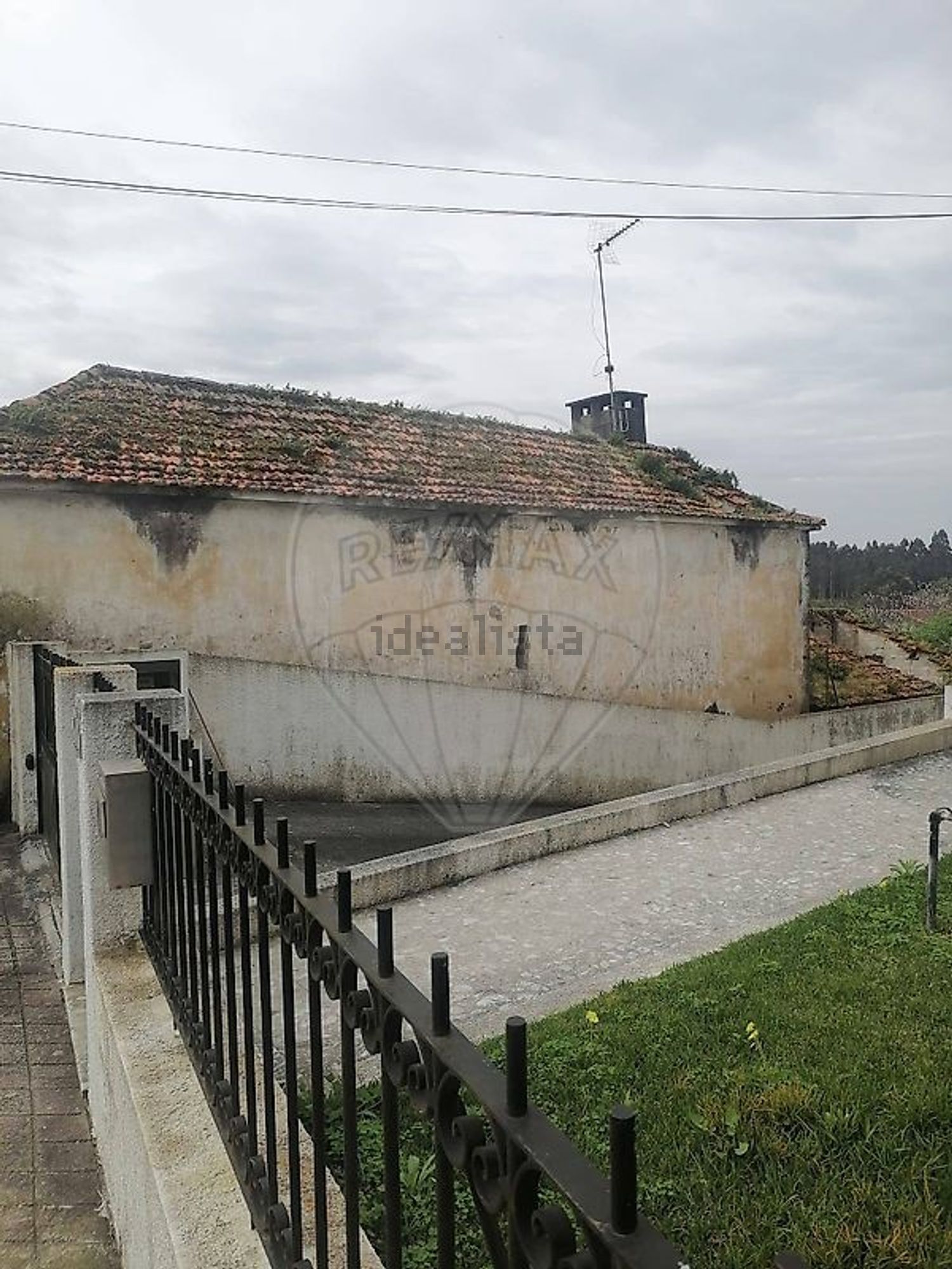 小楼房或独栋别墅出售在Rua Outeiro - 阳台