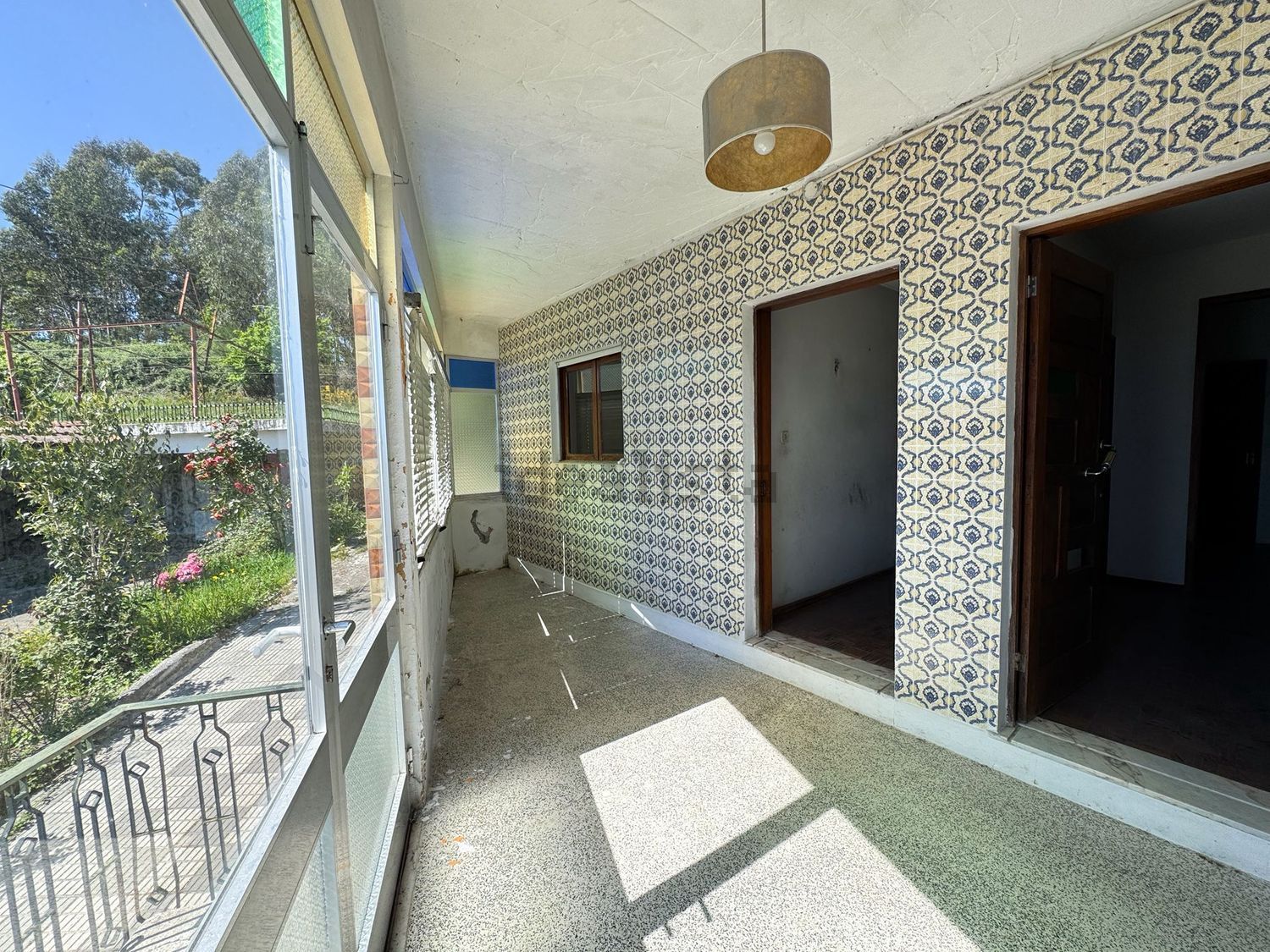 小楼房或独栋别墅出售在Rua de Guindes, 510 - 阳台