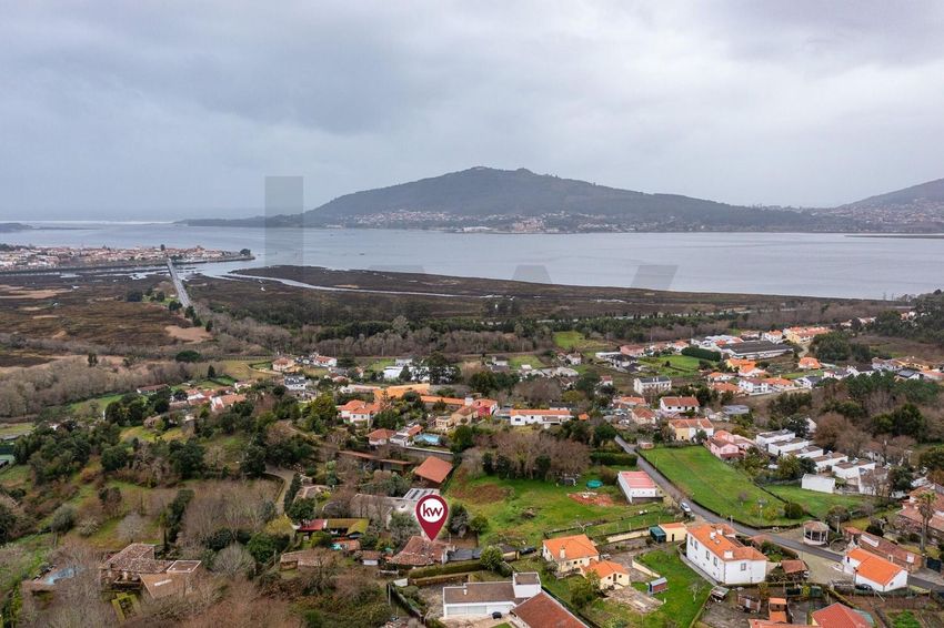 小楼房或独栋别墅出售在Rua da Barrosa