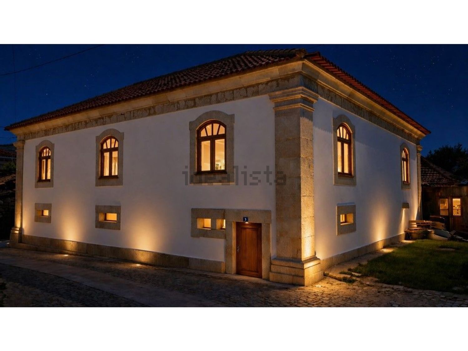小楼房或独栋别墅出售在 Vila Nova de Paiva - 外立面