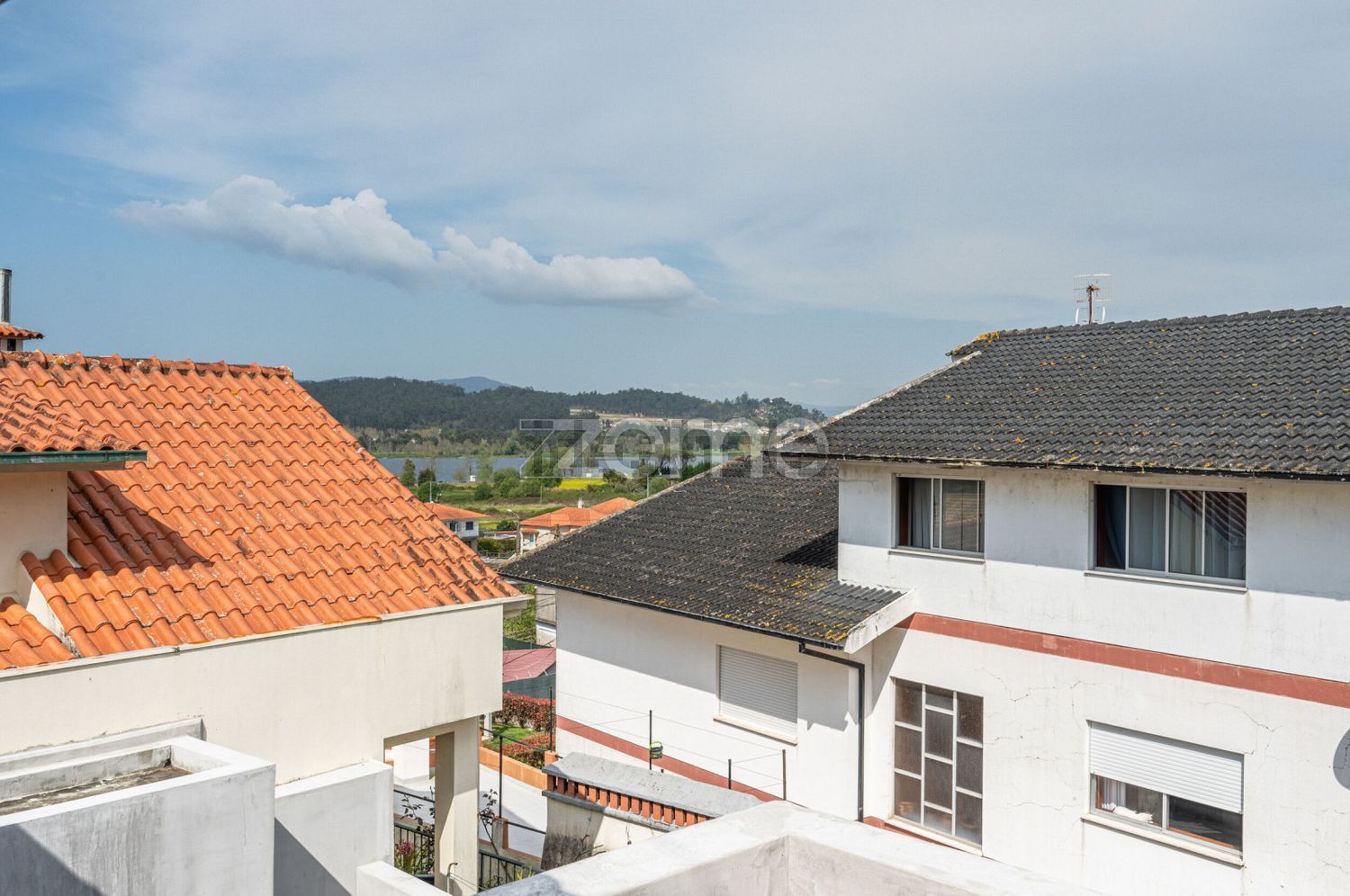 小楼房或独栋别墅出售在Largo de São Sebastião, 23 - 视线