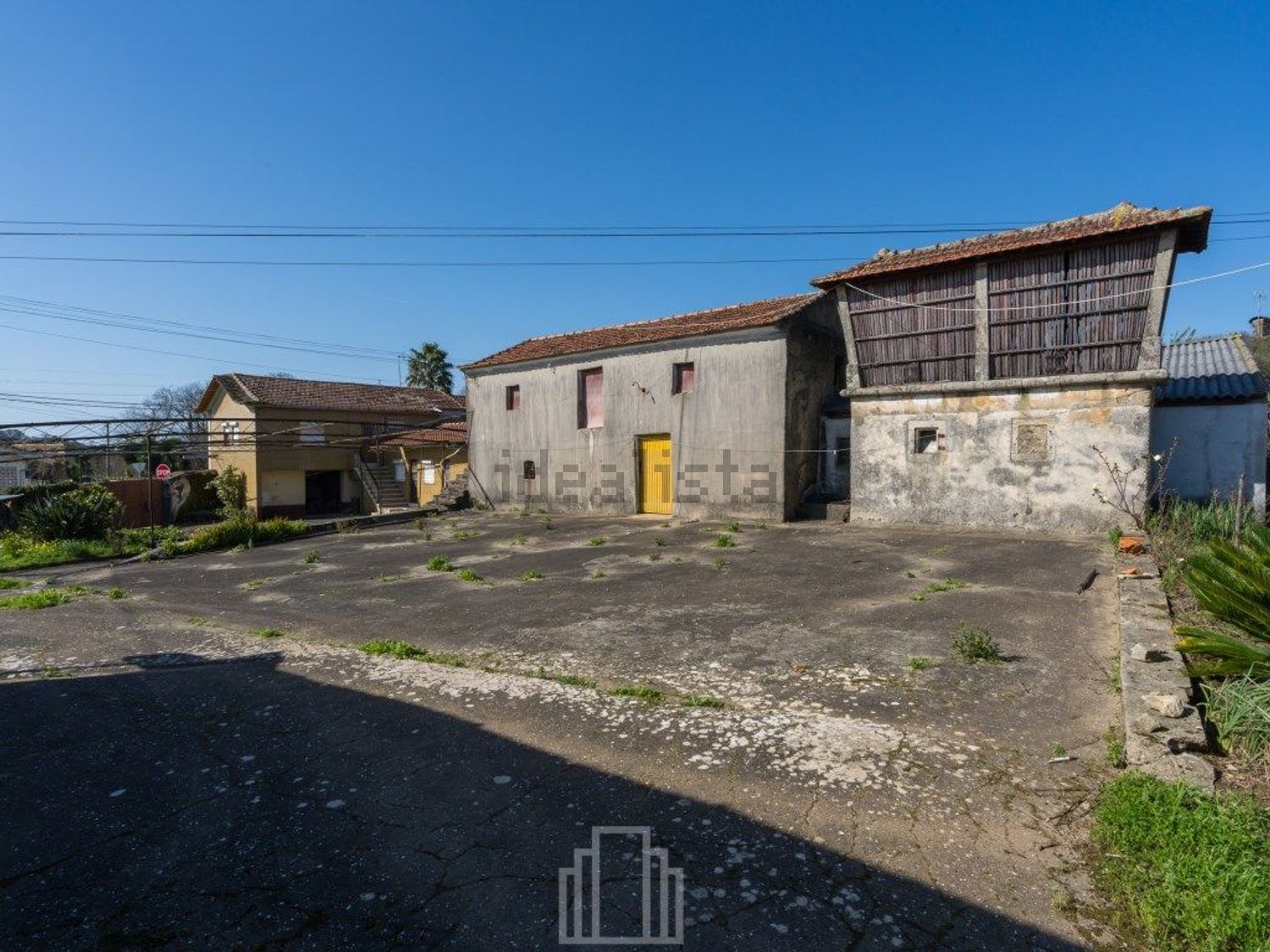 小楼房或独栋别墅出售在 São Miguel de Souto - 外立面