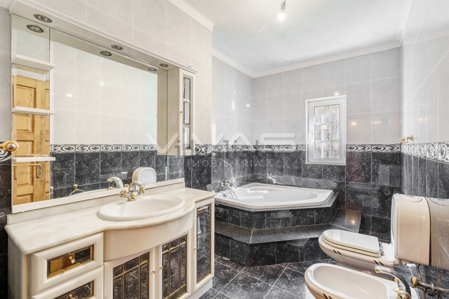 小楼房或独栋别墅出售在 Navió e Vitorino dos Piães - 卫生间