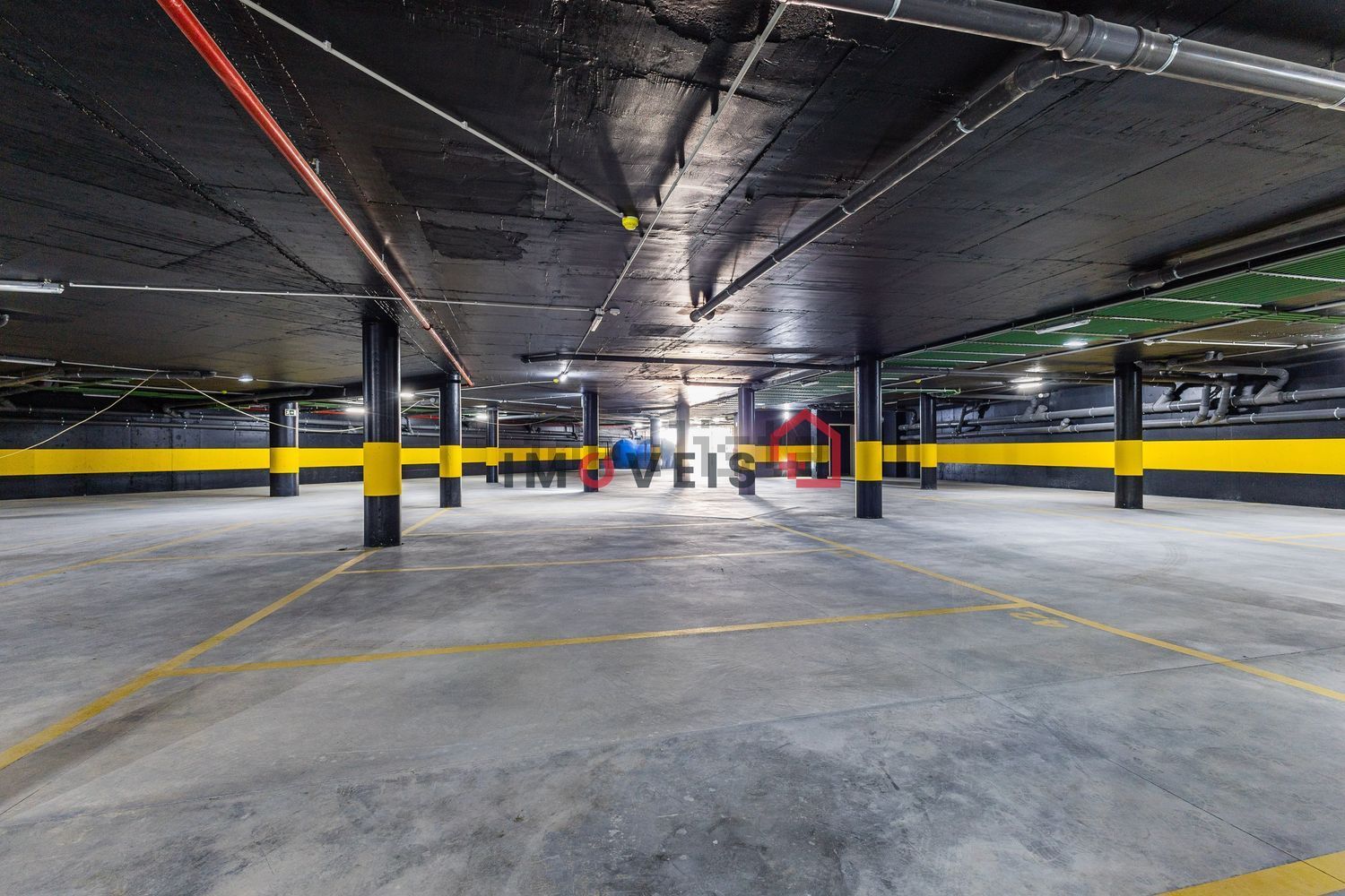 出租公寓 t1在 São Francisco - Estádio - 停车位