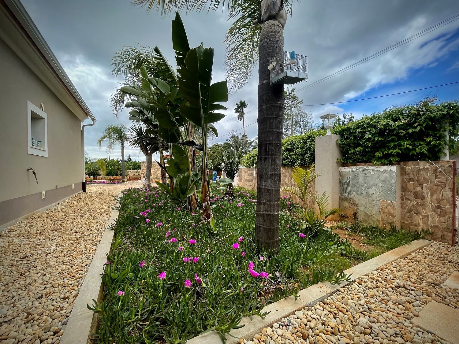 小楼房或独栋别墅出售在 Val 2088-4 - 花园