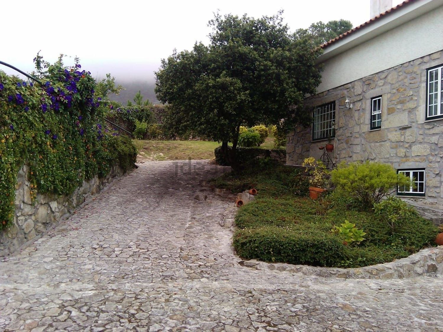 小楼房或独栋别墅出售在Avenida de Paço - 花园
