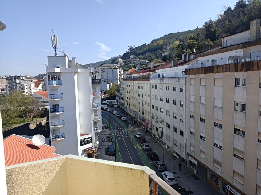 出租公寓 t4在Avenida Primeiro de Maio, 26