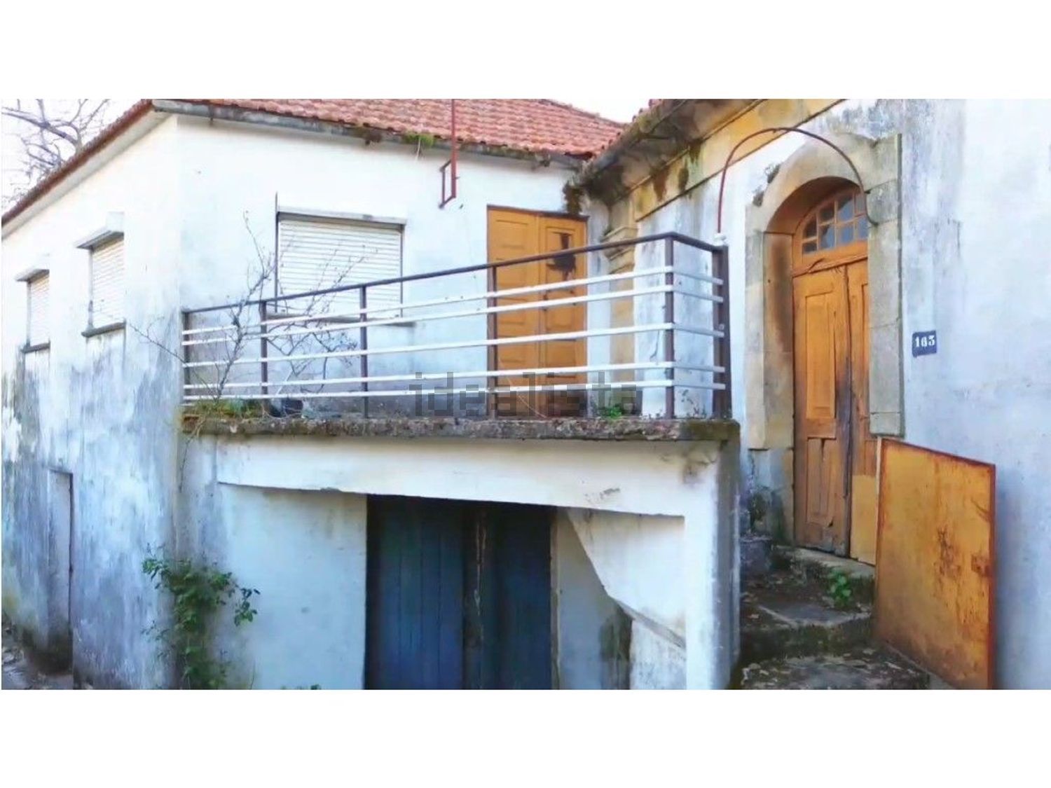小楼房或独栋别墅出售在 Vila Nova de Paiva - 外立面