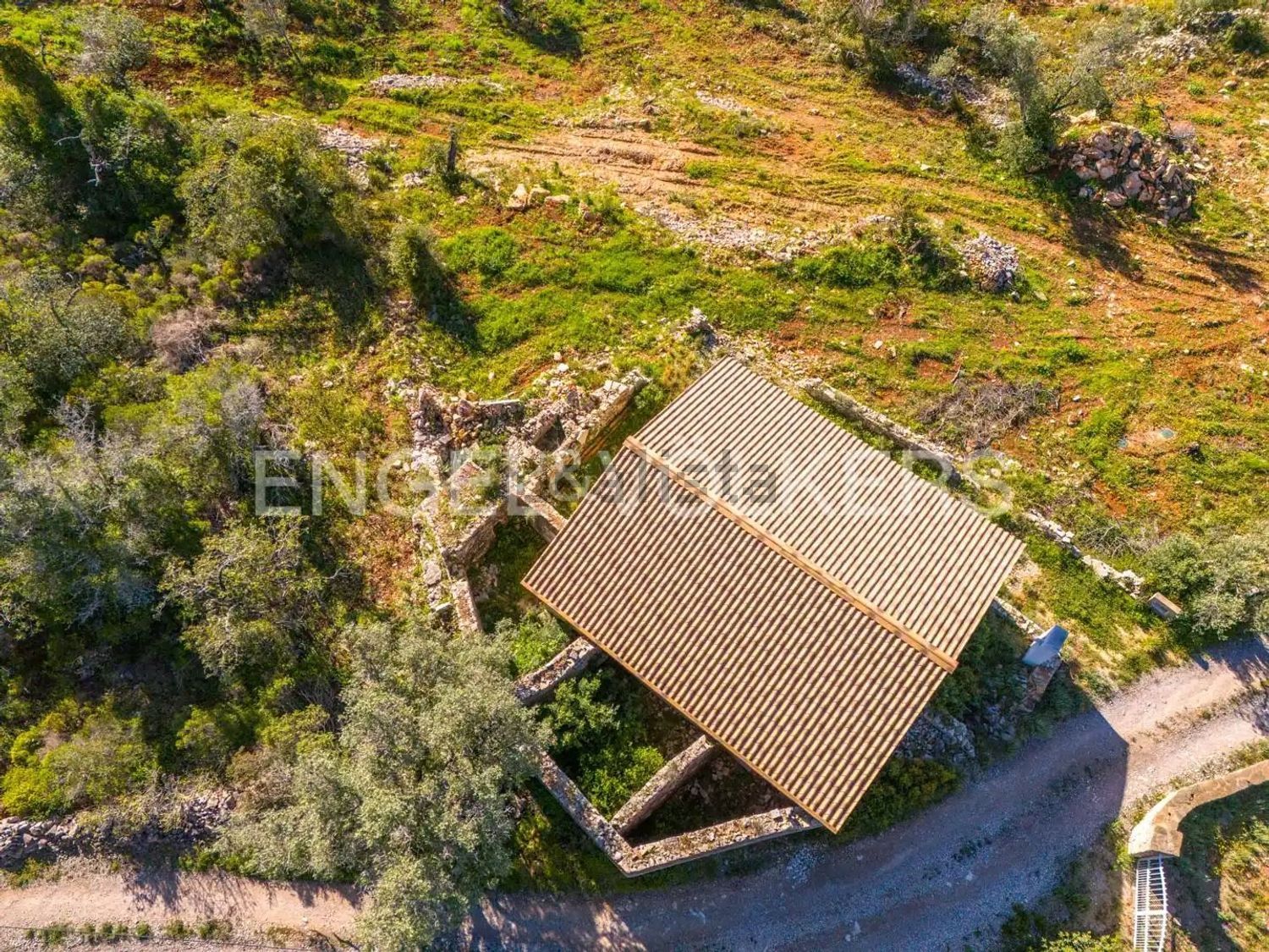 小楼房或独栋别墅出售在 Santa bárbara de nexe - 外立面