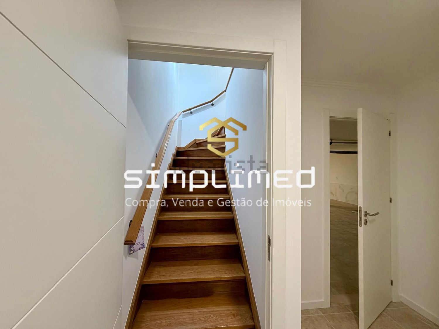 双拼别墅出售在Rua Joaquim Elisiário Ferreira - 详情