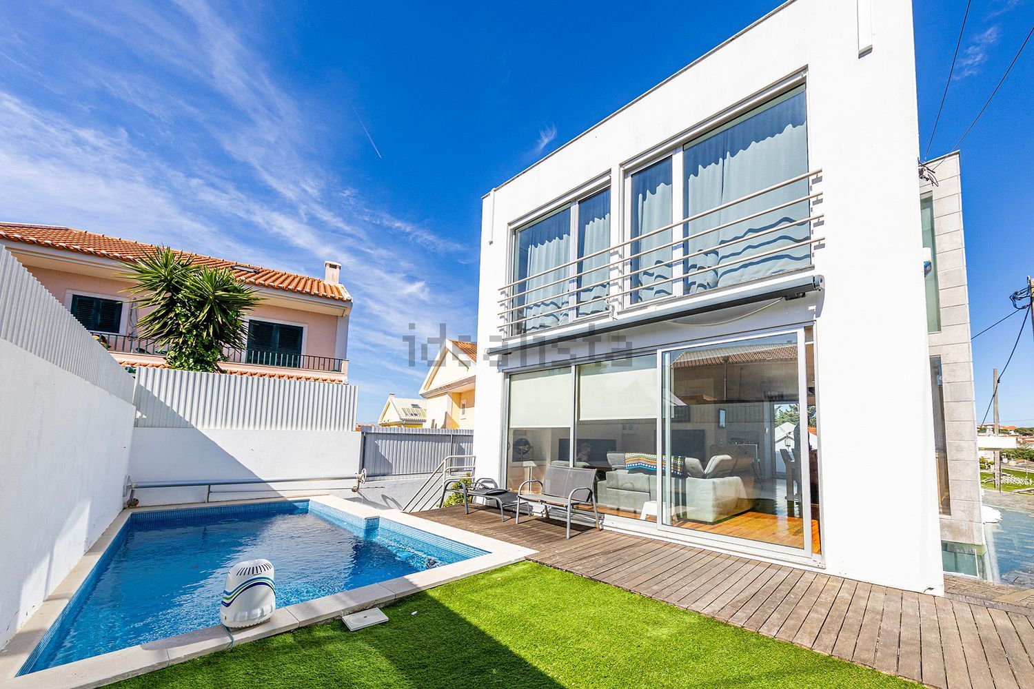 小楼房或独栋别墅出售在Rua 25 de Junho - 游泳池