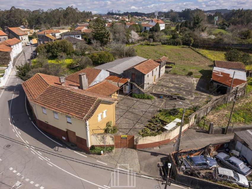 小楼房或独栋别墅出售在 São Miguel de Souto