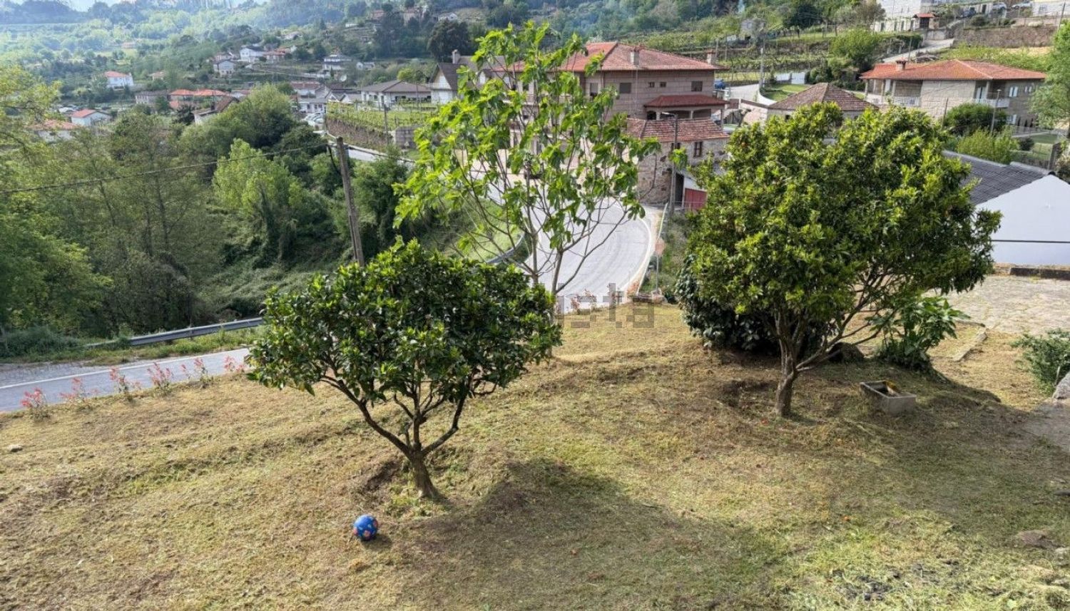 小楼房或别墅出售在 Sande e São Lourenço - 花园