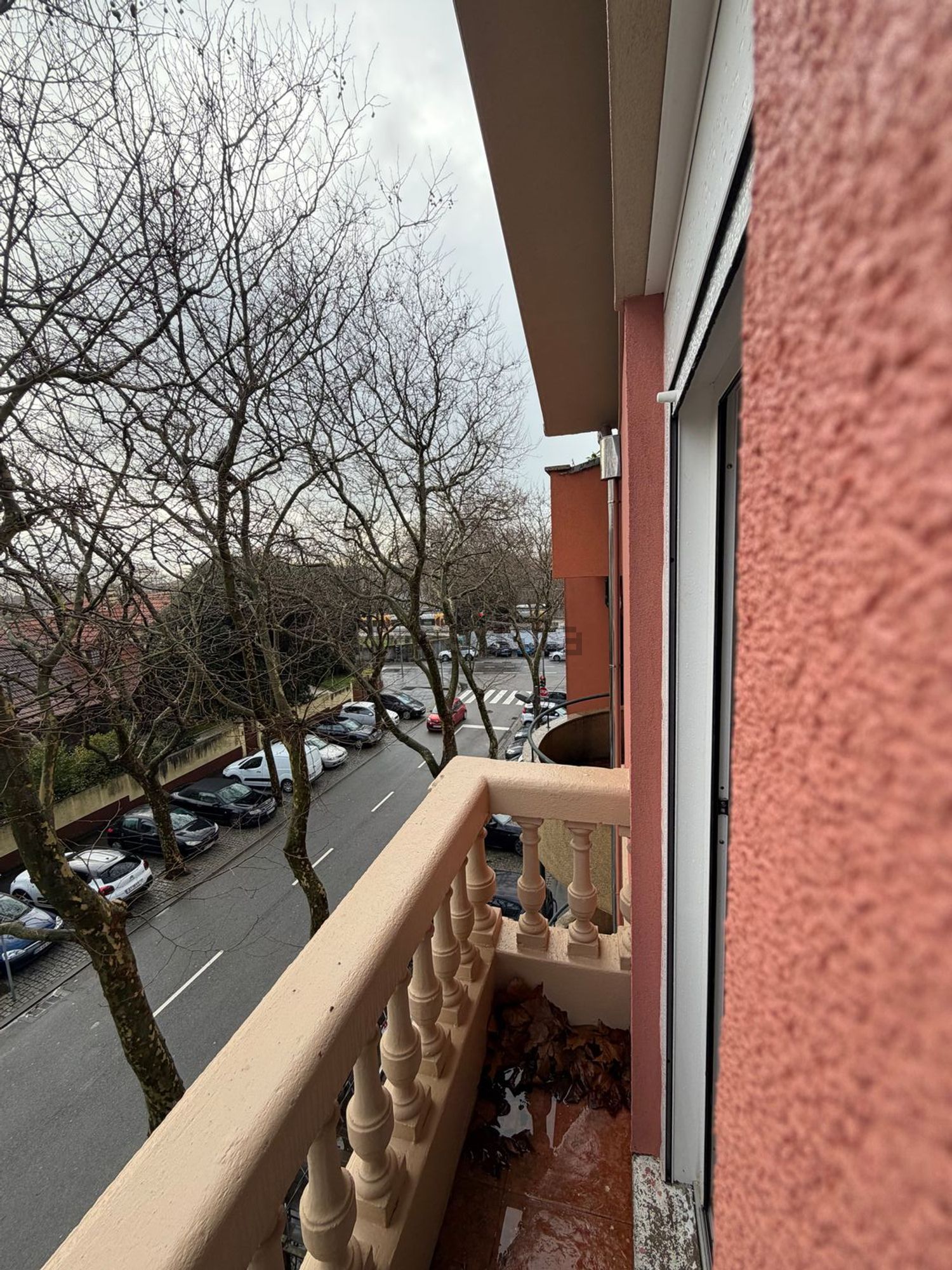出租房间在Avenida Árvores, 55 - 阳台