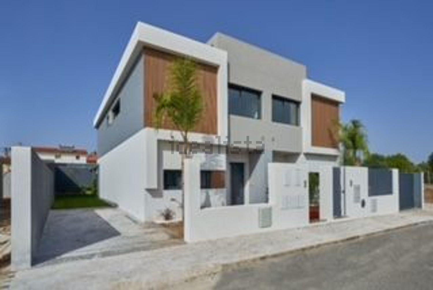 双拼别墅出售在Rua Sítio das Neves, 386 - 外立面