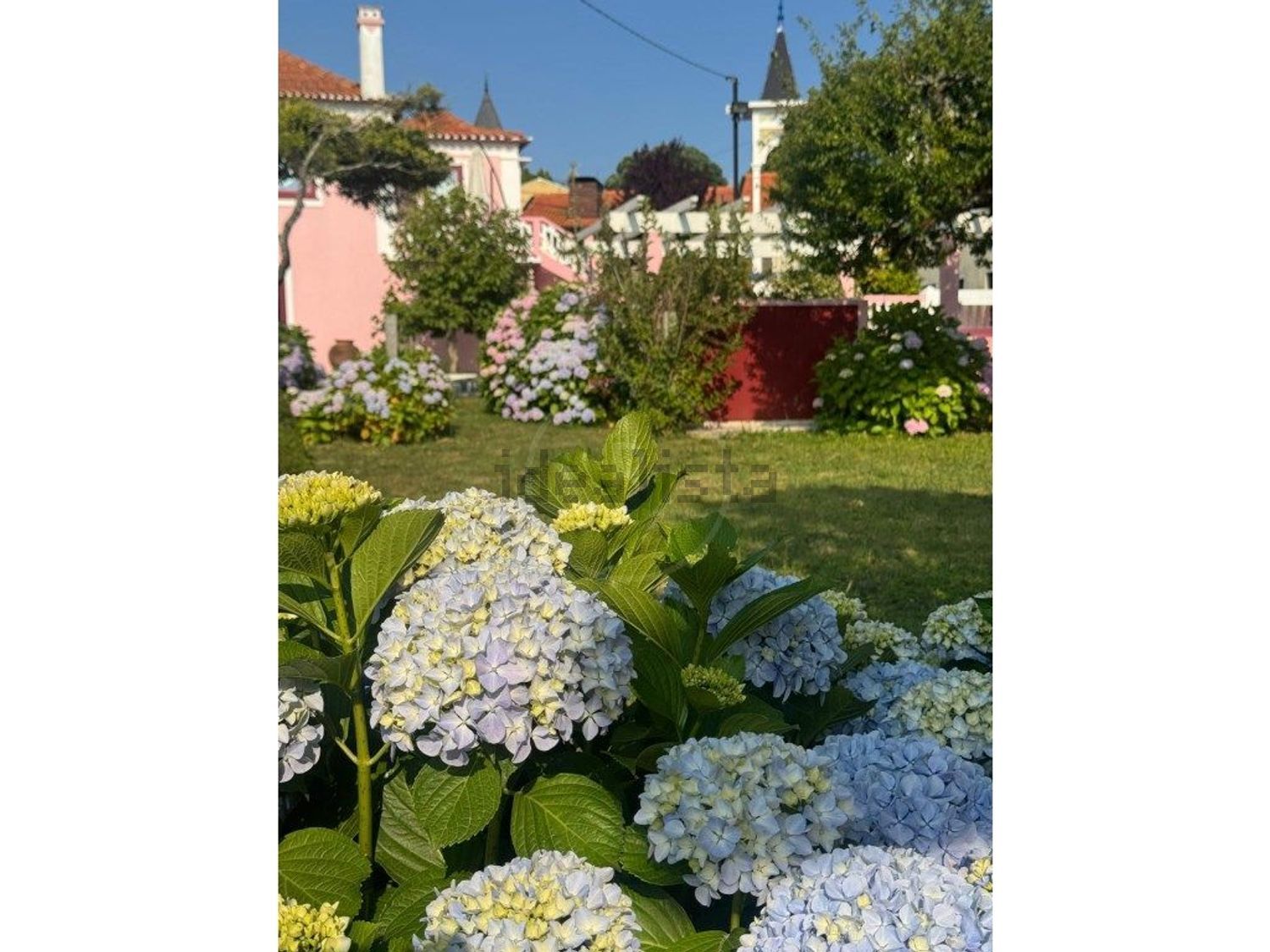 小楼房或独栋别墅出售在Rua da Junta, 12 - 花园