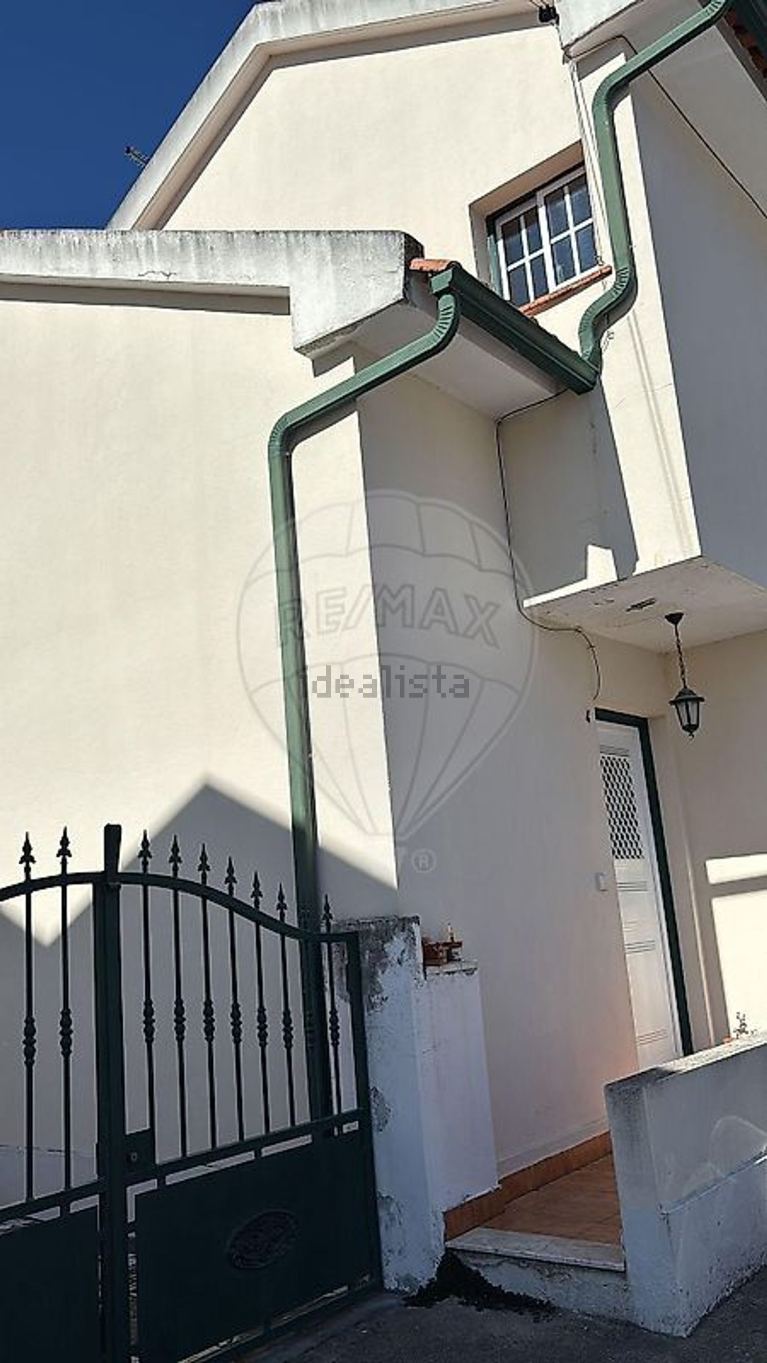 小楼房或独栋别墅出售在Avenida Municipio Ribeira Grande - 详情