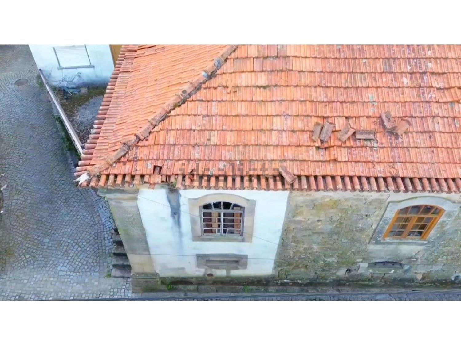 小楼房或独栋别墅出售在 Vila Nova de Paiva - 外立面