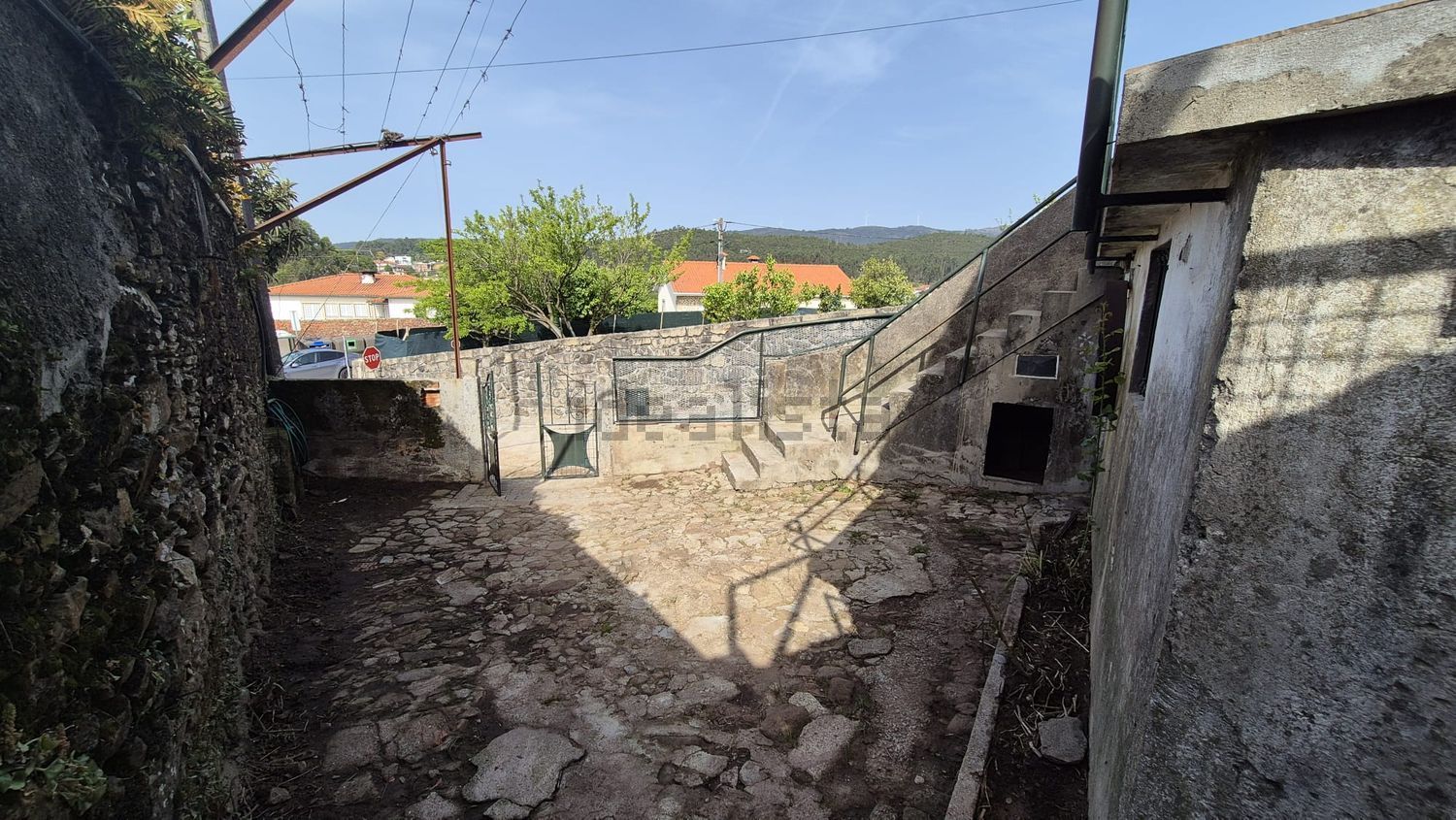 小楼房或独栋别墅出售在 Santa Marta de Portuzelo - 花园