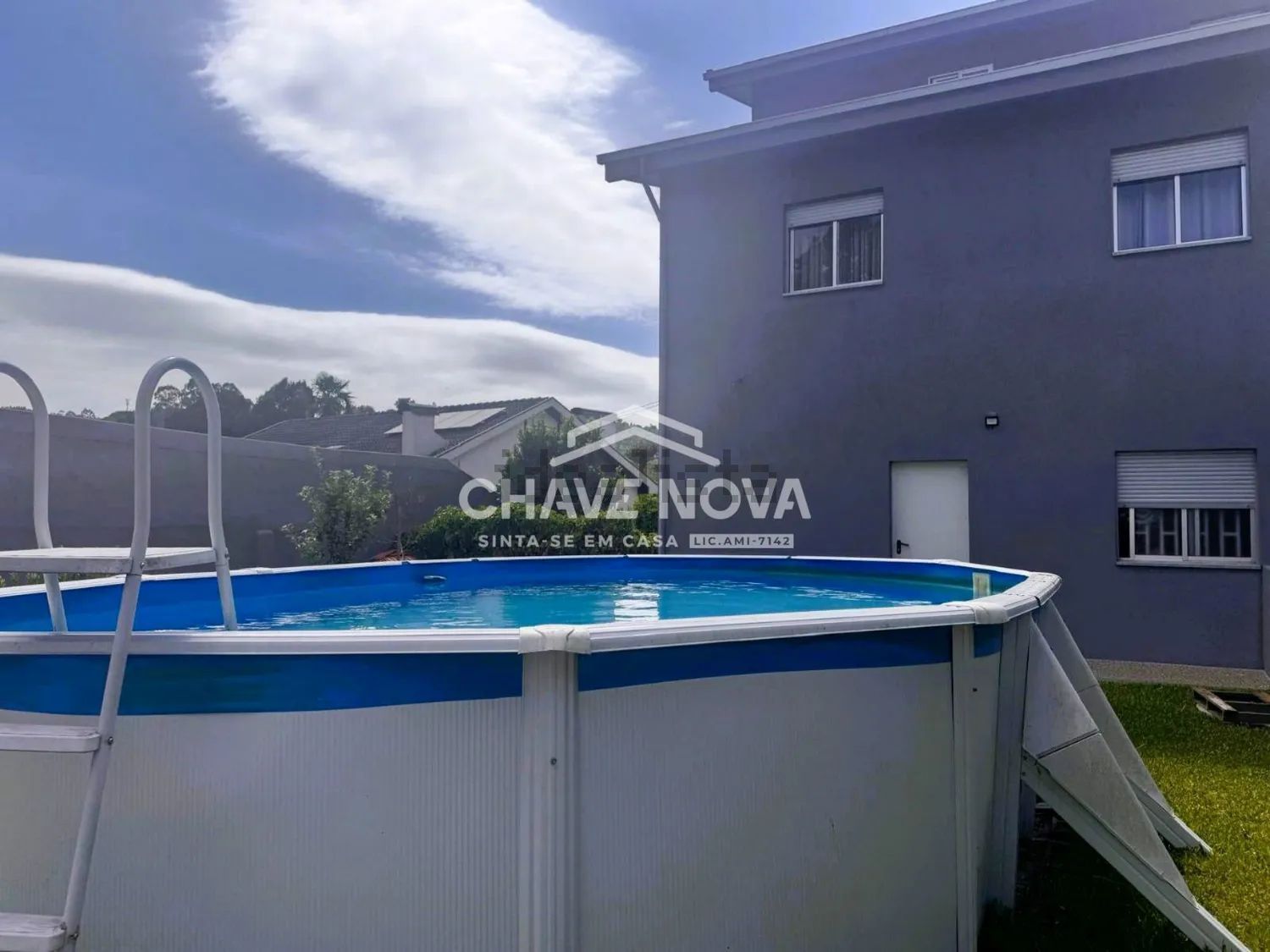 小楼房或独栋别墅出售在Rua Central de São Lourenço - 游泳池