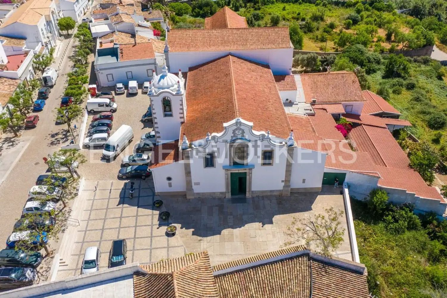小楼房或独栋别墅出售在 Santa bárbara de nexe - 外立面