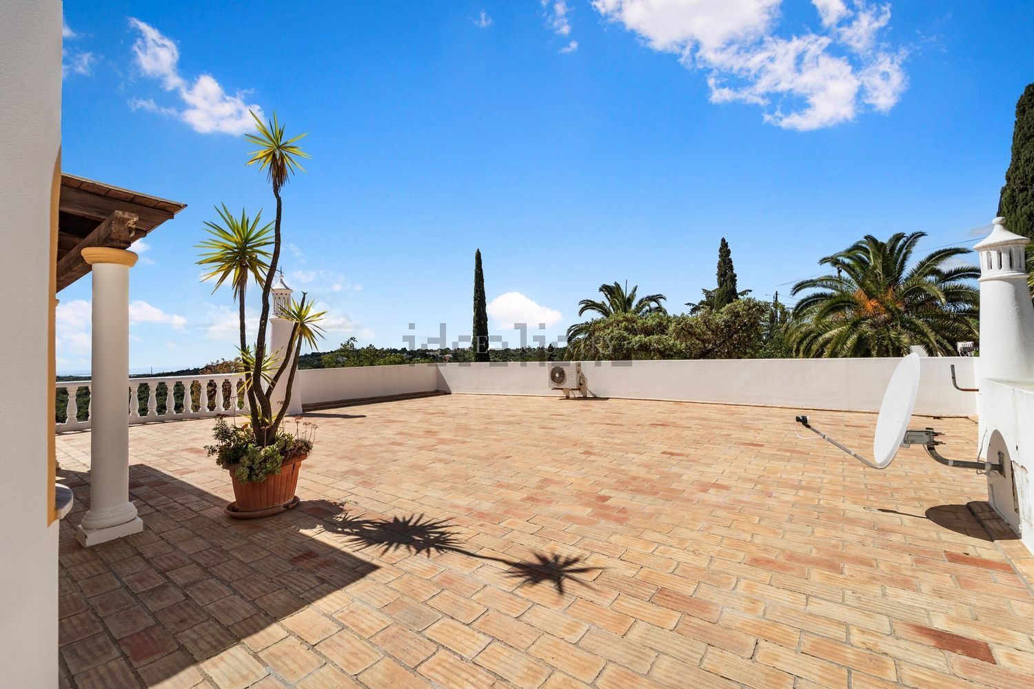 小楼房或独栋别墅出售在Rua Dos Pinheiros - 视线