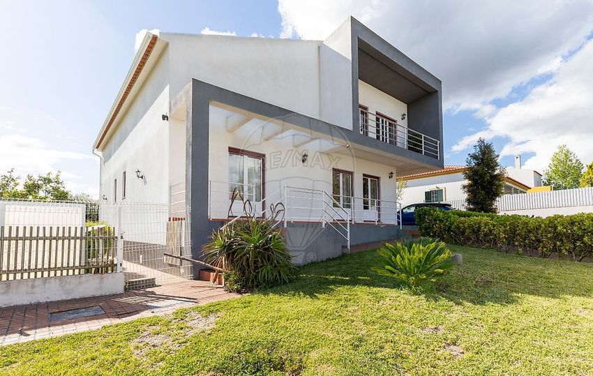 小楼房或独栋别墅出售在Rua Do Castanheiro