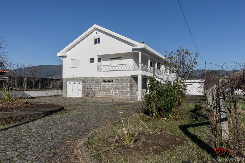 小楼房或独栋别墅出售在 Arca e Ponte de Lima