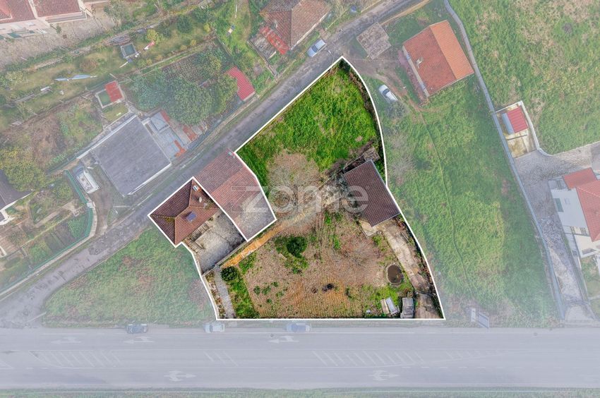 双拼别墅出售在Rua de Fonte Cova, 948