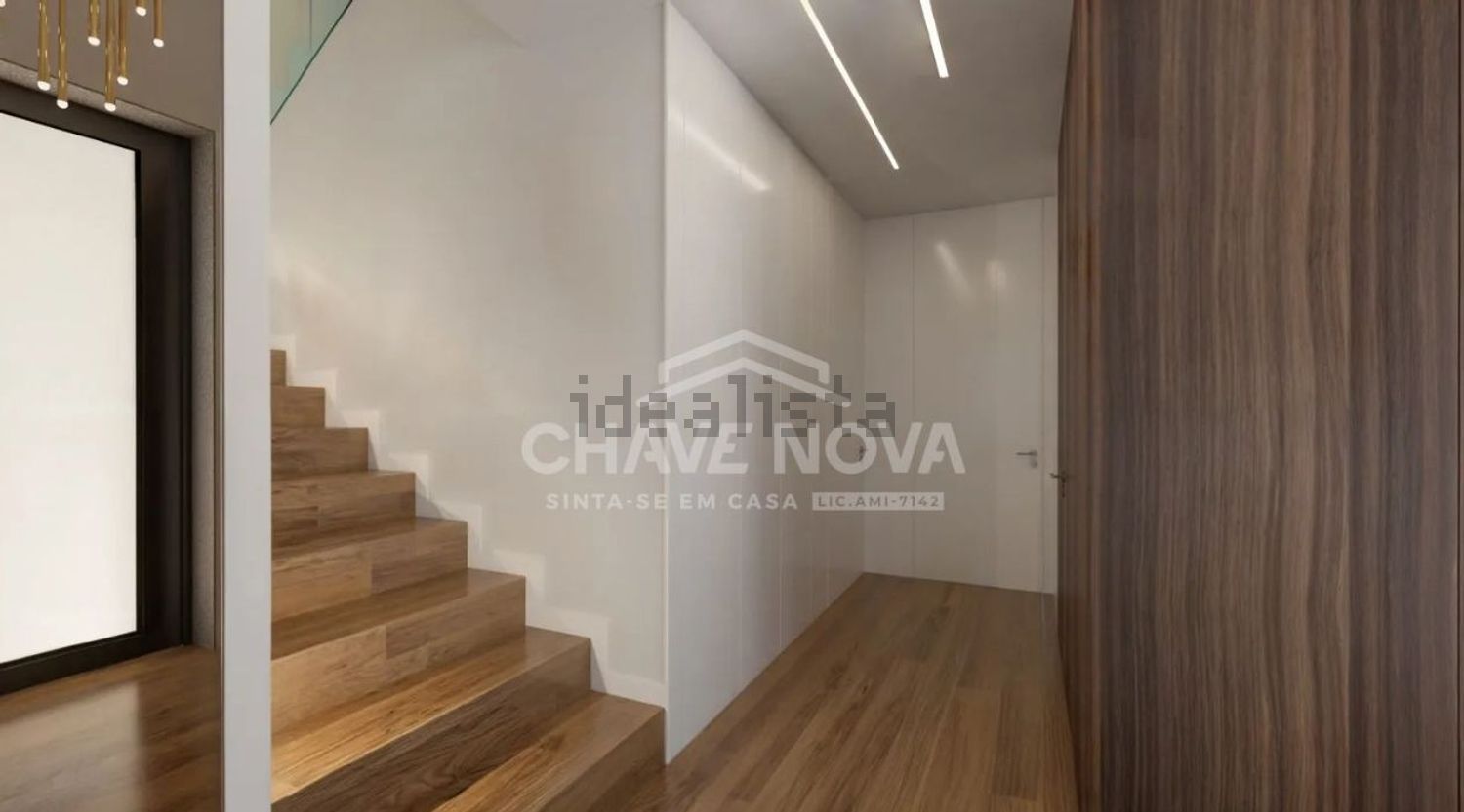 小楼房或独栋别墅出售在 Vila Nova de Gaia - 详情