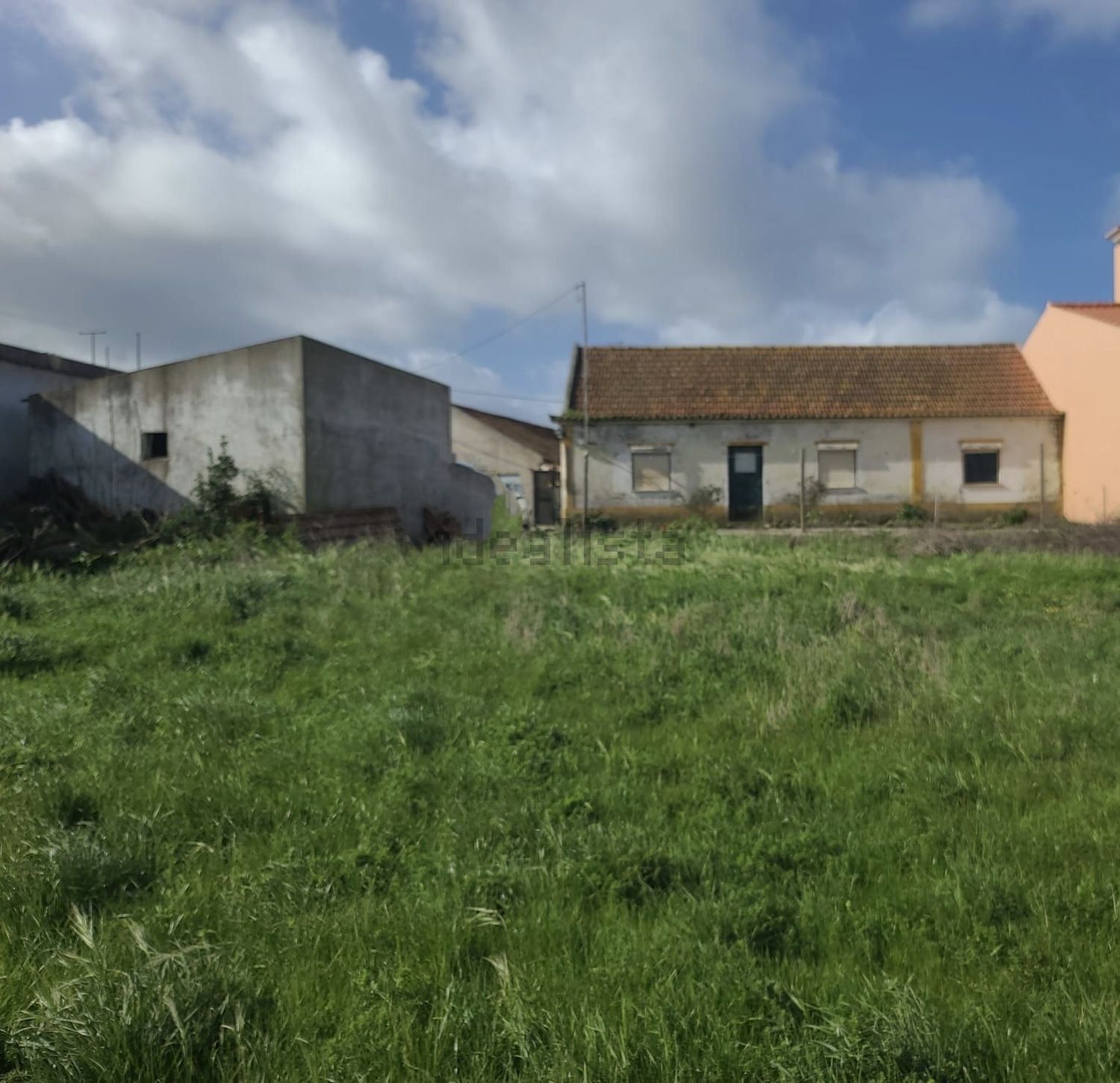 小楼房或独栋别墅出售在Rua Teotónio da Cruz - 外立面