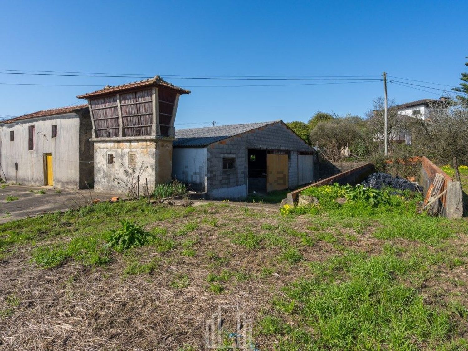 小楼房或独栋别墅出售在 São Miguel de Souto - 外立面