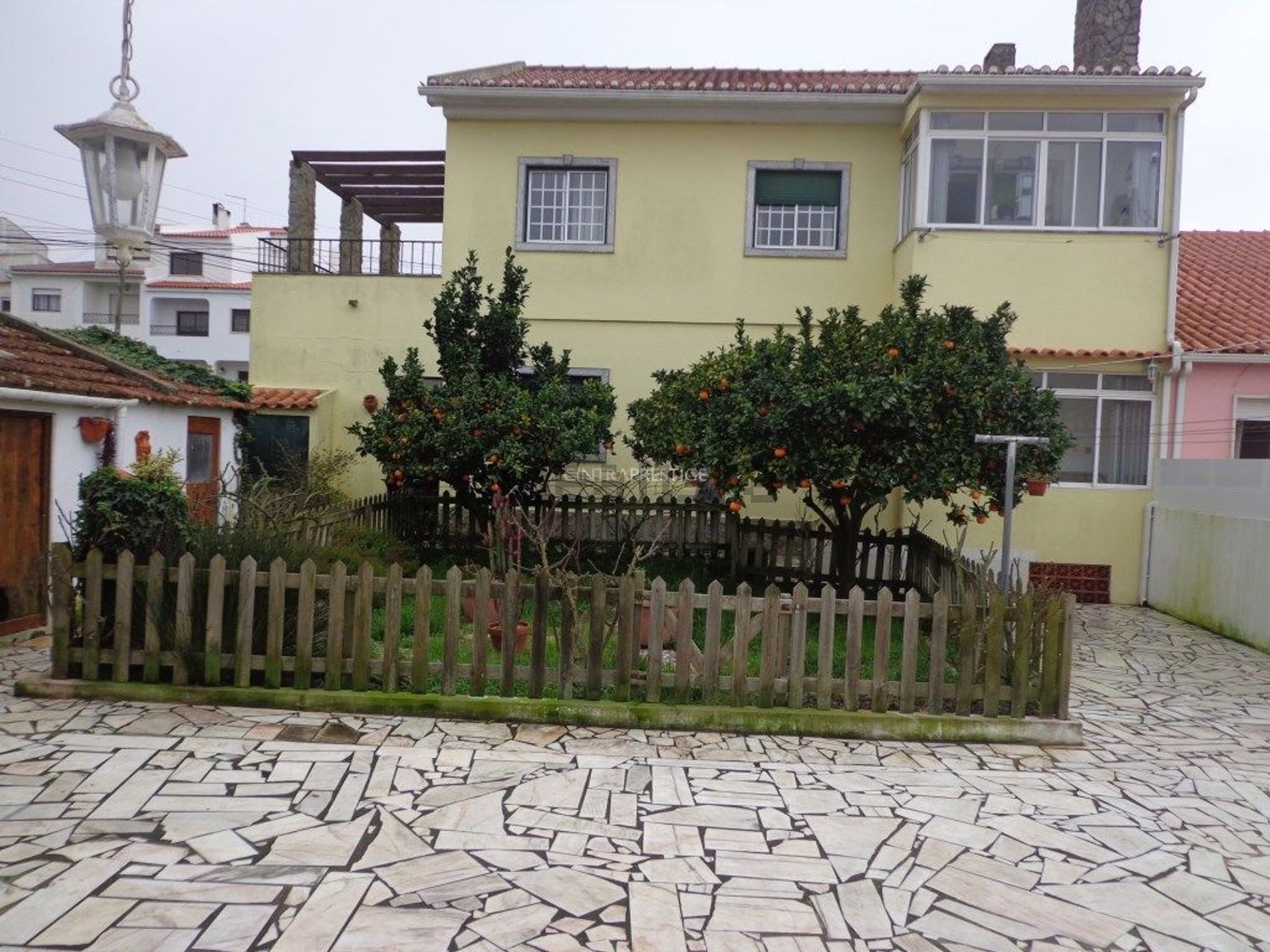 小楼房或独栋别墅出售在Estrada Azeiteira - 外立面