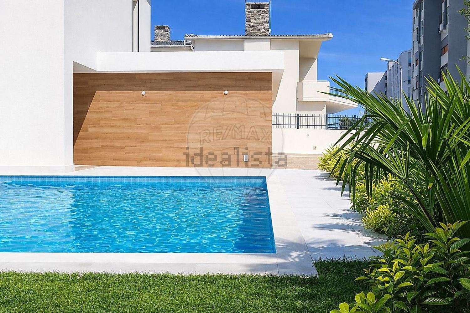 小楼房或独栋别墅出售在Rua Estevão Lopes - 游泳池