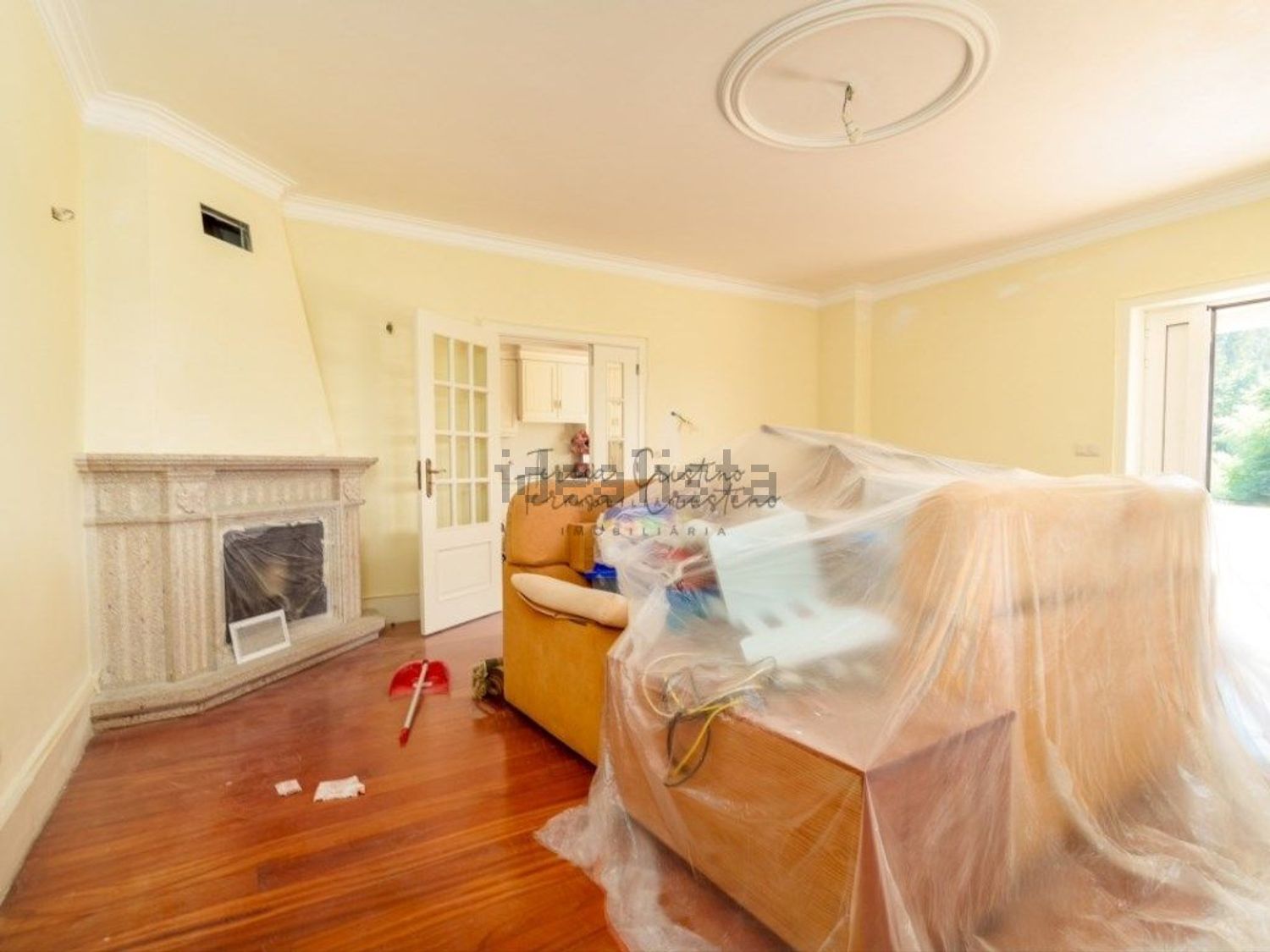 小楼房或独栋别墅出售在Rua do Carrão, 3907 - 客厅