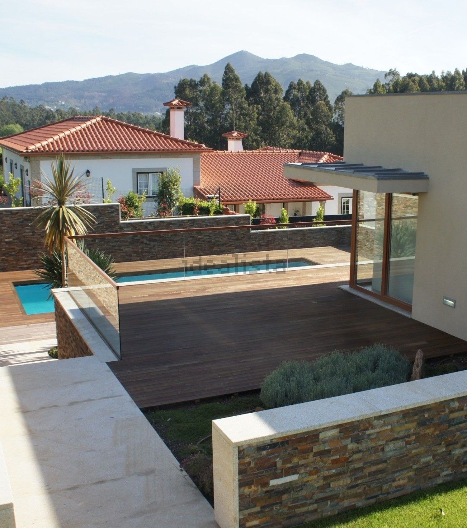 小楼房或独栋别墅出售在Rua das Oliveiras, 196 - 外立面