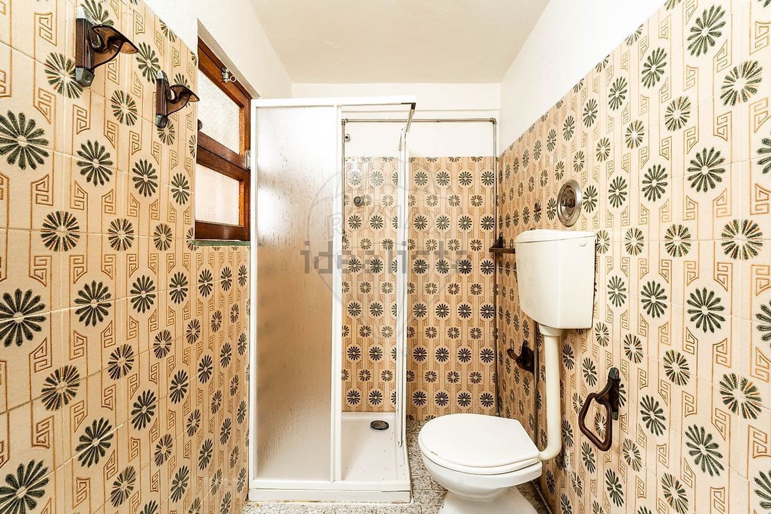 小楼房或独栋别墅出售在Rua de Angola - 卫生间