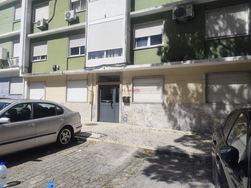 公寓 t2出售在 Igreja de Benfica