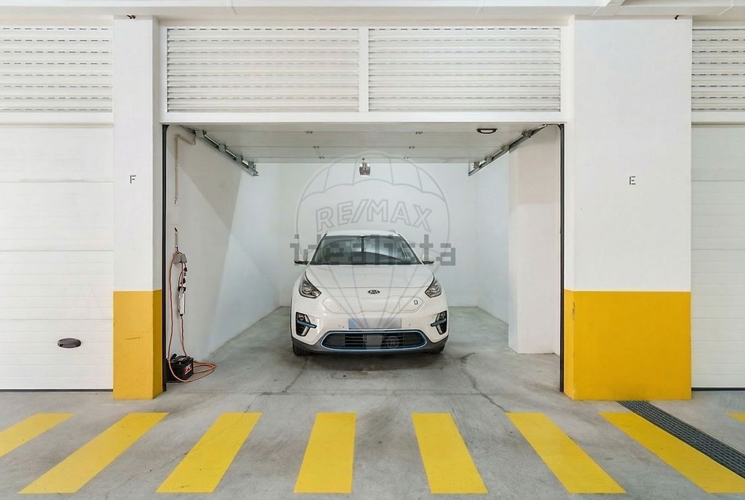 公寓 t2出售在Rua Filipe Terzi - 停车位