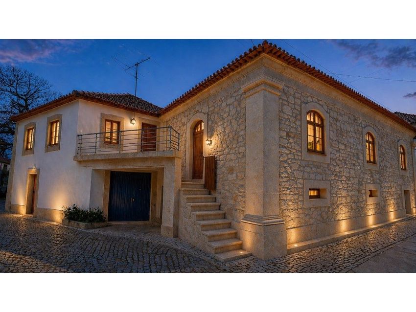 小楼房或独栋别墅出售在 Vila Nova de Paiva