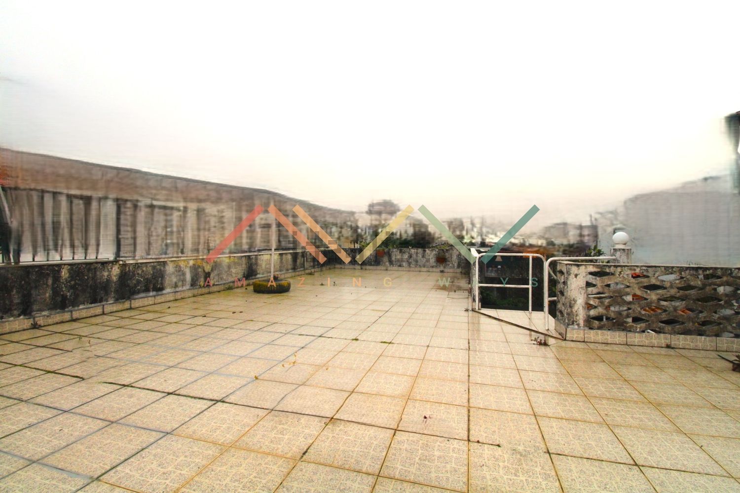 小楼房或独栋别墅出售在 Vila Chã - 阳台