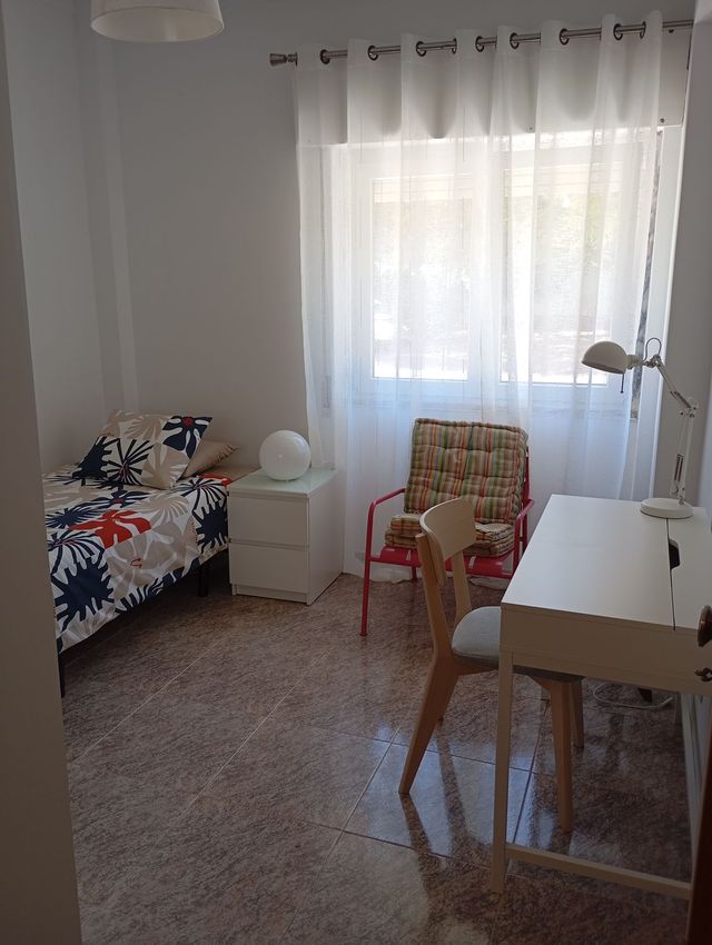 出租房间在Rua Bernardo Santareno, 13