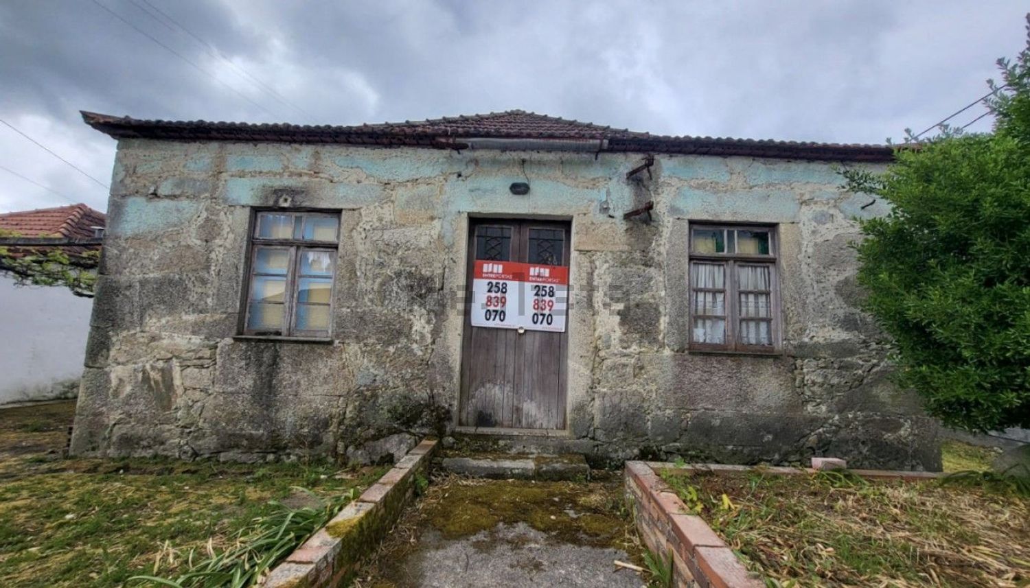 小楼房或别墅出售在 Alvarães - 外立面