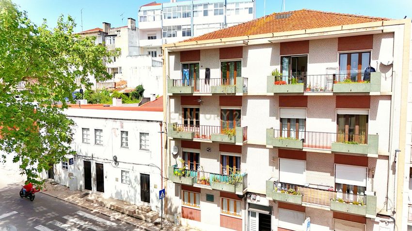 公寓 t4出售在Rua Filinto Elísio, 28