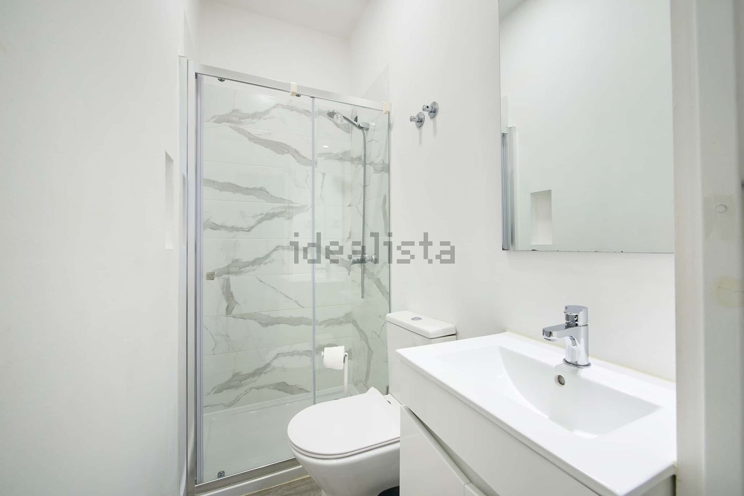 出租房间在Rua Quirino da Fonseca, 4 - 卫生间