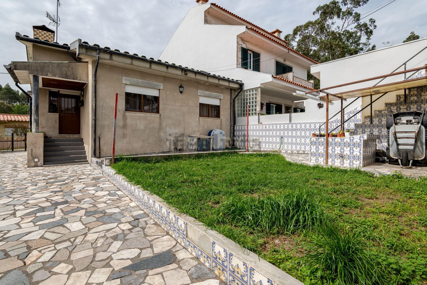 小楼房或独栋别墅出售在Travessa das Fontainhas, 3 - 外立面